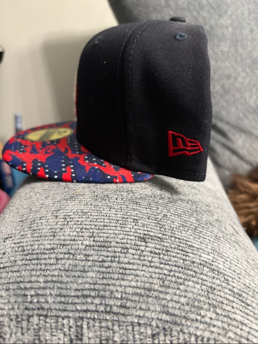 New Era Los Angeles Dodgers Navy Cap with Red/White Logo and Red/Blue Brim - Picture 2 of 8